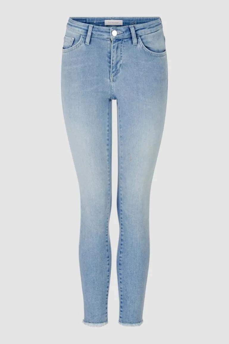Denim In Figurnahem Schnitt