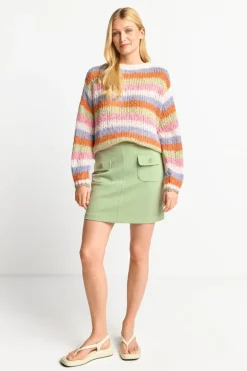 Gestreifter Grobstrickpullover