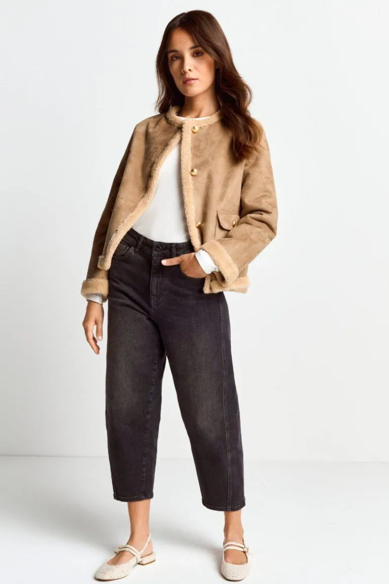Kurze Jacke In Wildlederoptik