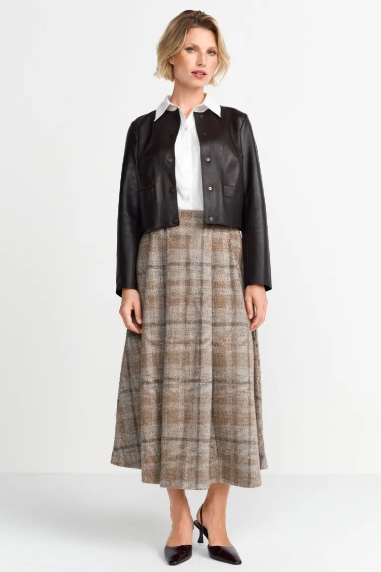 Kurze Lederjacke Mit Druckknöpfen